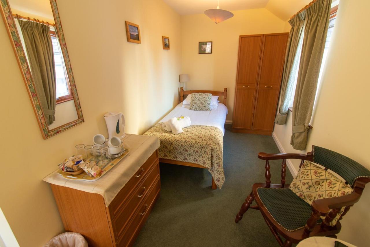 Auld Cross Keys Inn Джедборо Экстерьер фото