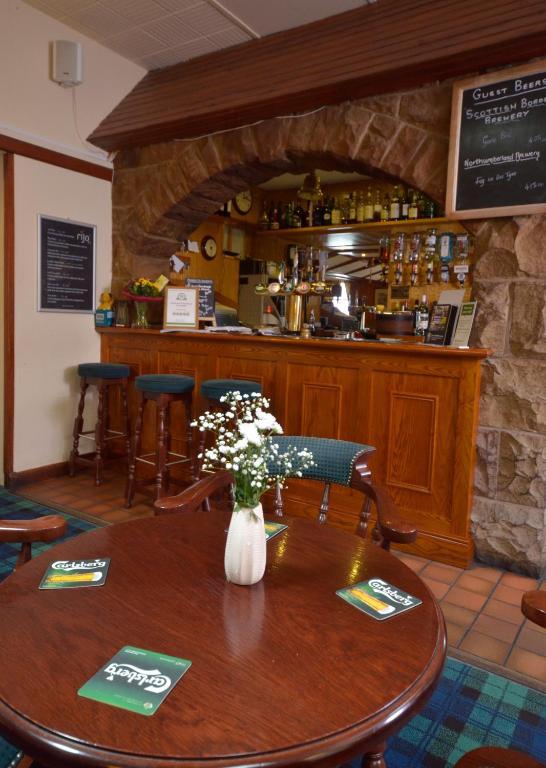 Auld Cross Keys Inn Джедборо Экстерьер фото
