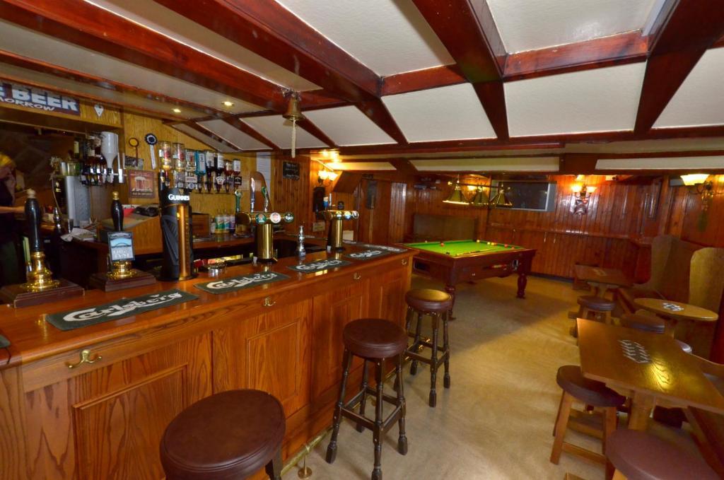 Auld Cross Keys Inn Джедборо Номер фото